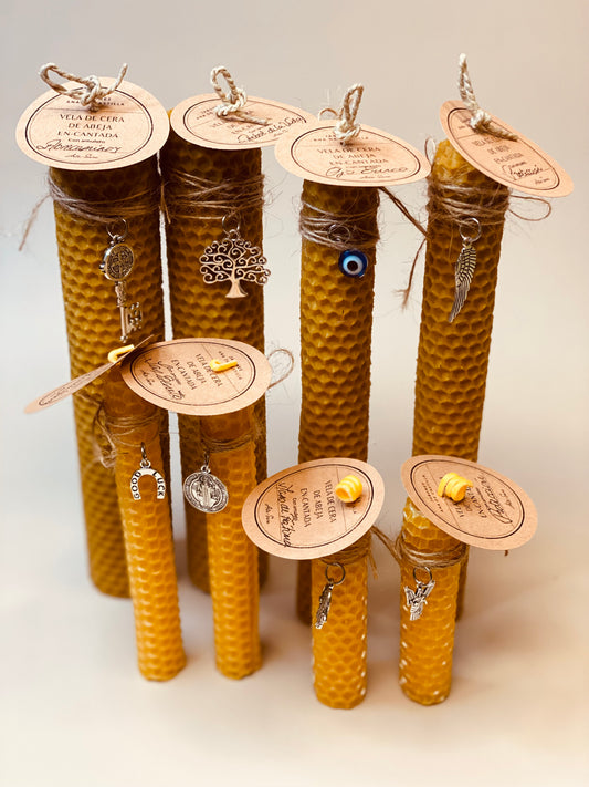 Velas de cera de abeja con amuleto